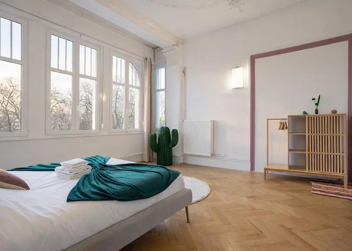 Luxurious Center Apartment