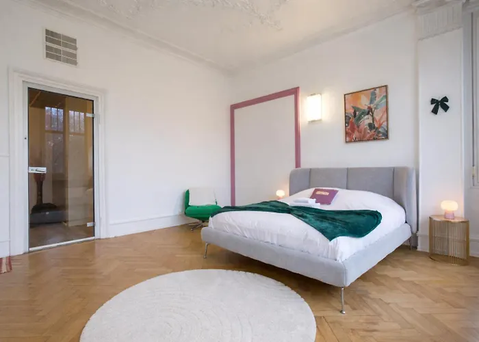 Luxurious Center Apartment *